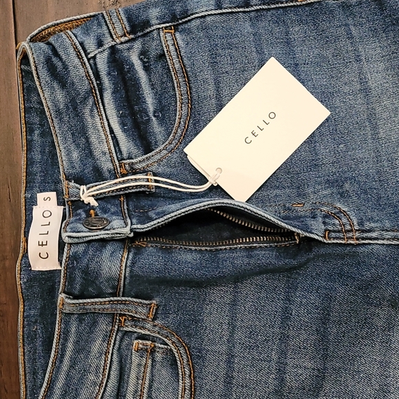 BNWT Cello Distressed Bermuda Shorts - Picture 2 of 5